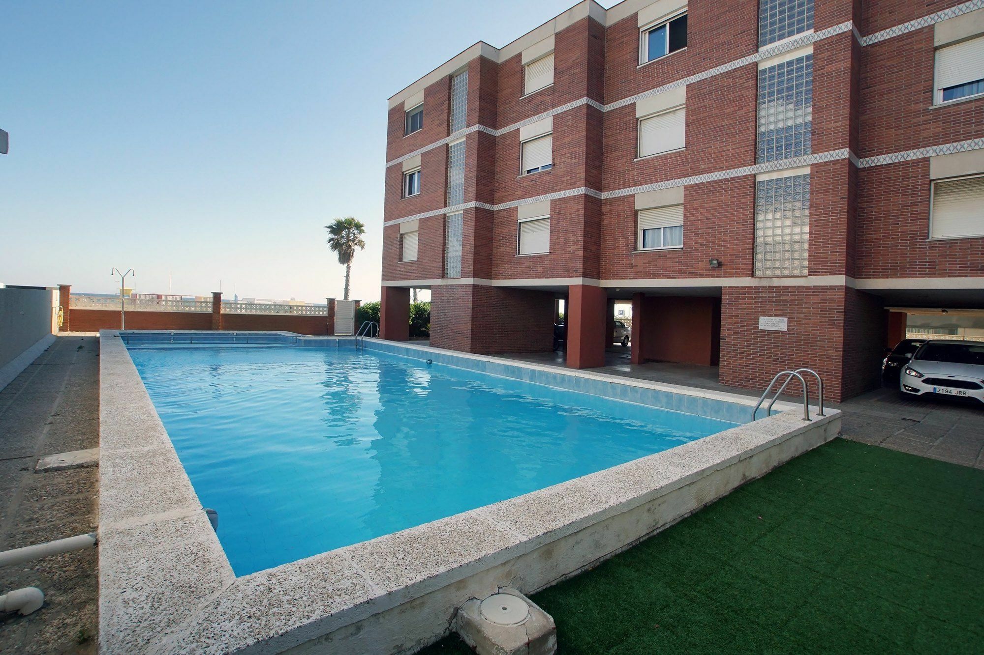 Апартаменты Calaluz Be My Guest Кастельдефельс Экстерьер фото